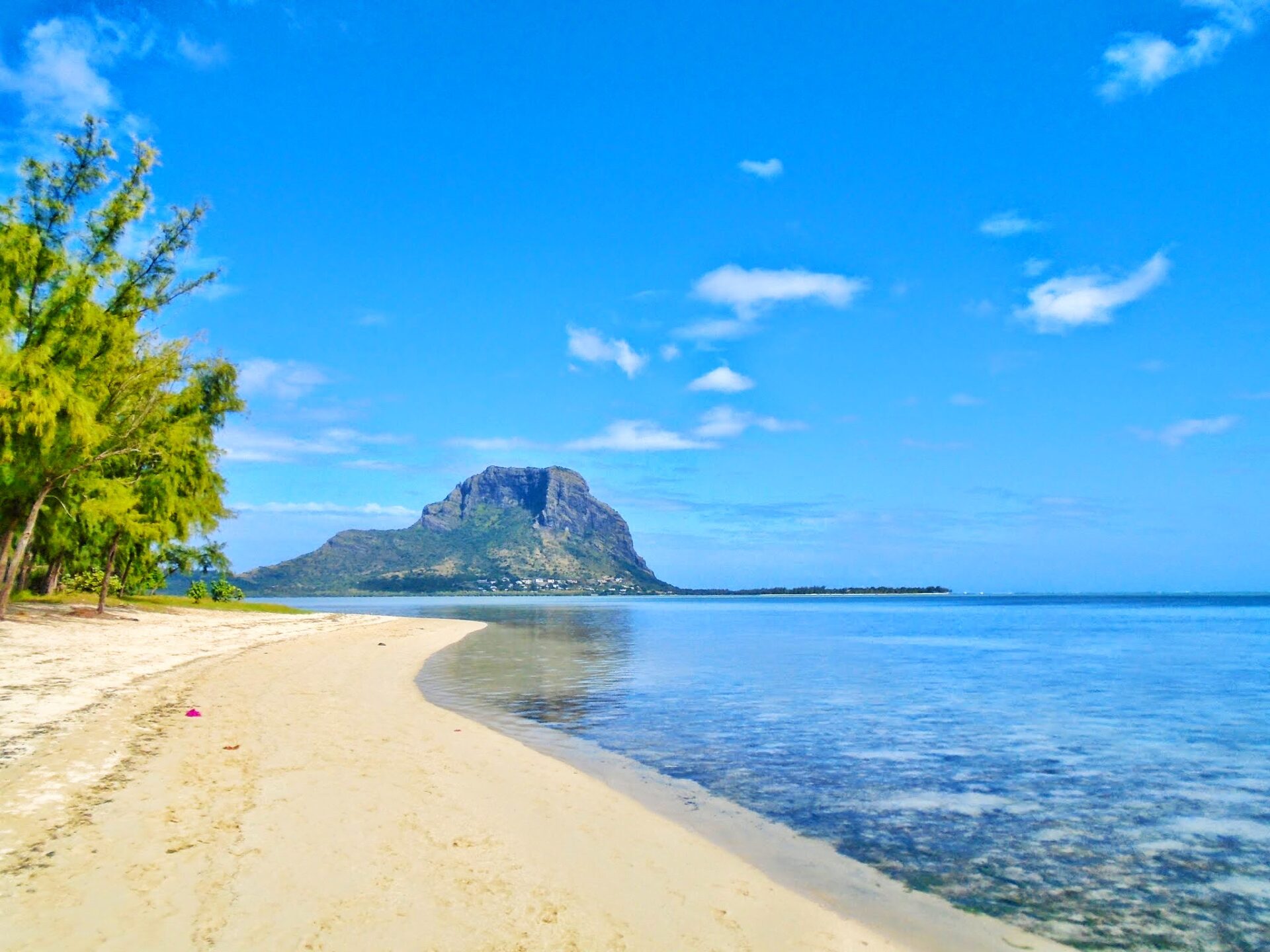Le Morne Mountain, viewed from Ile aux Bénitiers